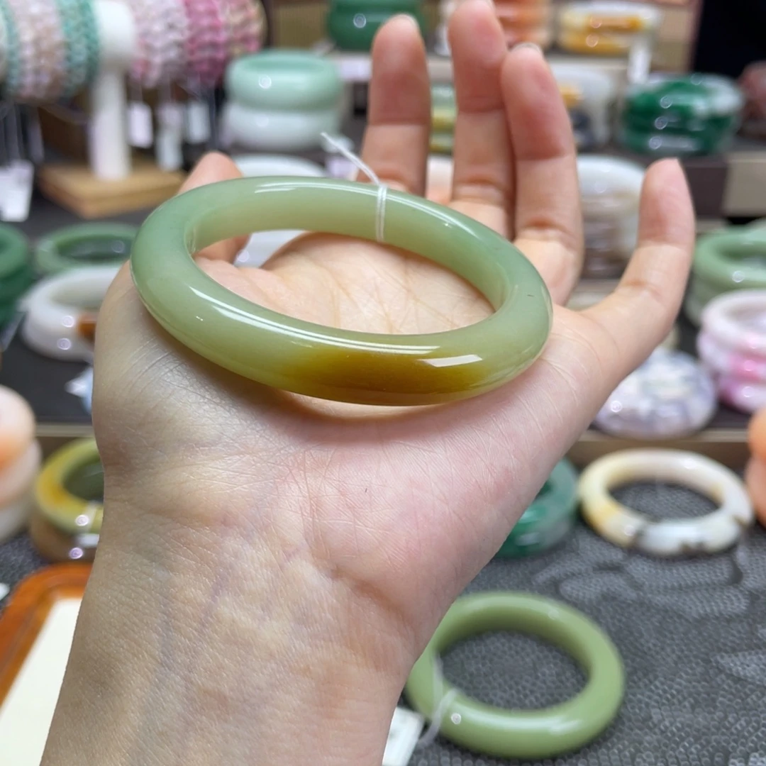 石英质玉未镶嵌手镯