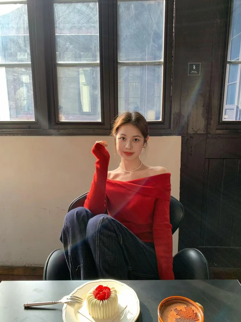 新年过年穿搭红色一字肩长袖针织毛衣女露肩上衣百搭时尚显瘦