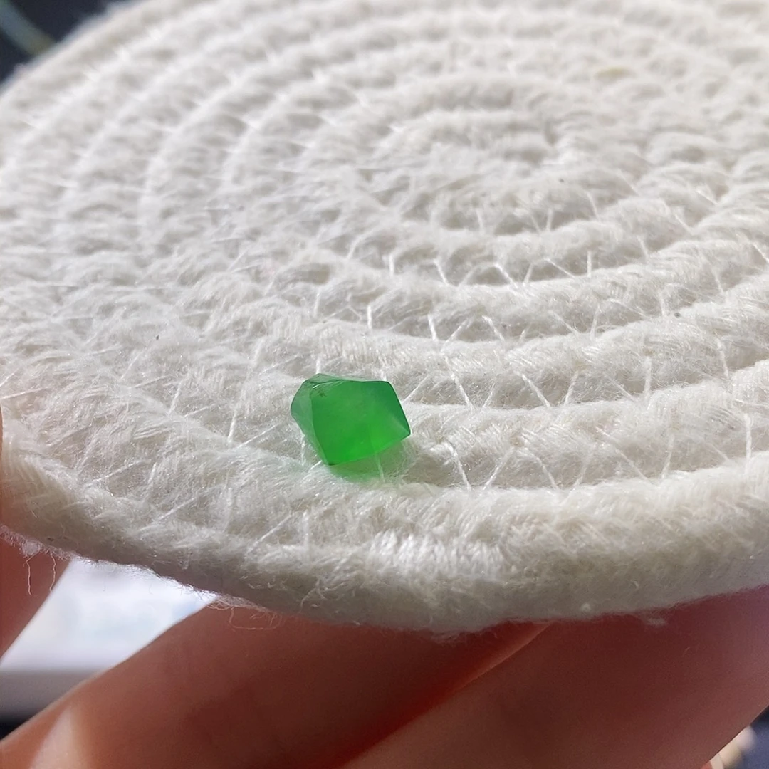 翡翠散珠黄阳绿随形