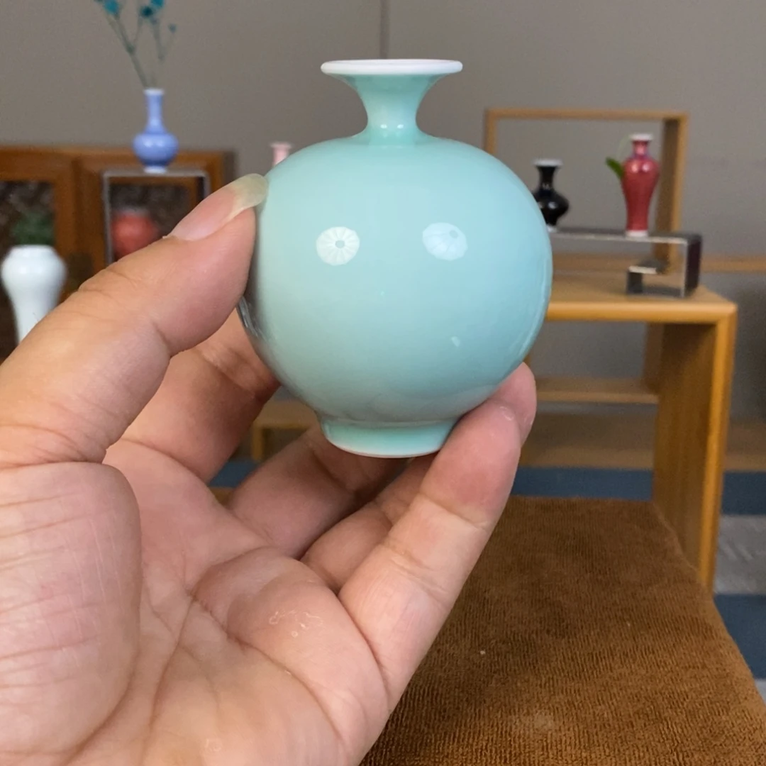 摆件景德镇瓷器精品陈列中