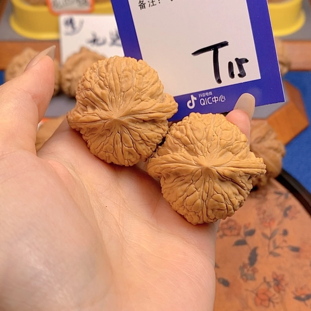 【闪购商品】文玩核桃把件?****人文玩核桃15