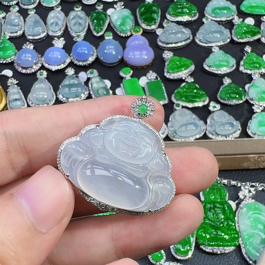 颈饰18K金镶嵌翡翠