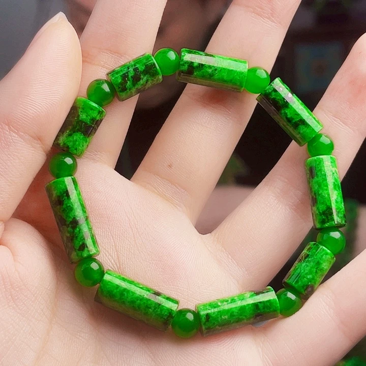 翡翠未镶嵌颈饰多样性