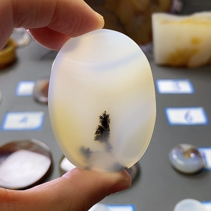 玛瑙/玉髓未镶嵌珠宝半成品95