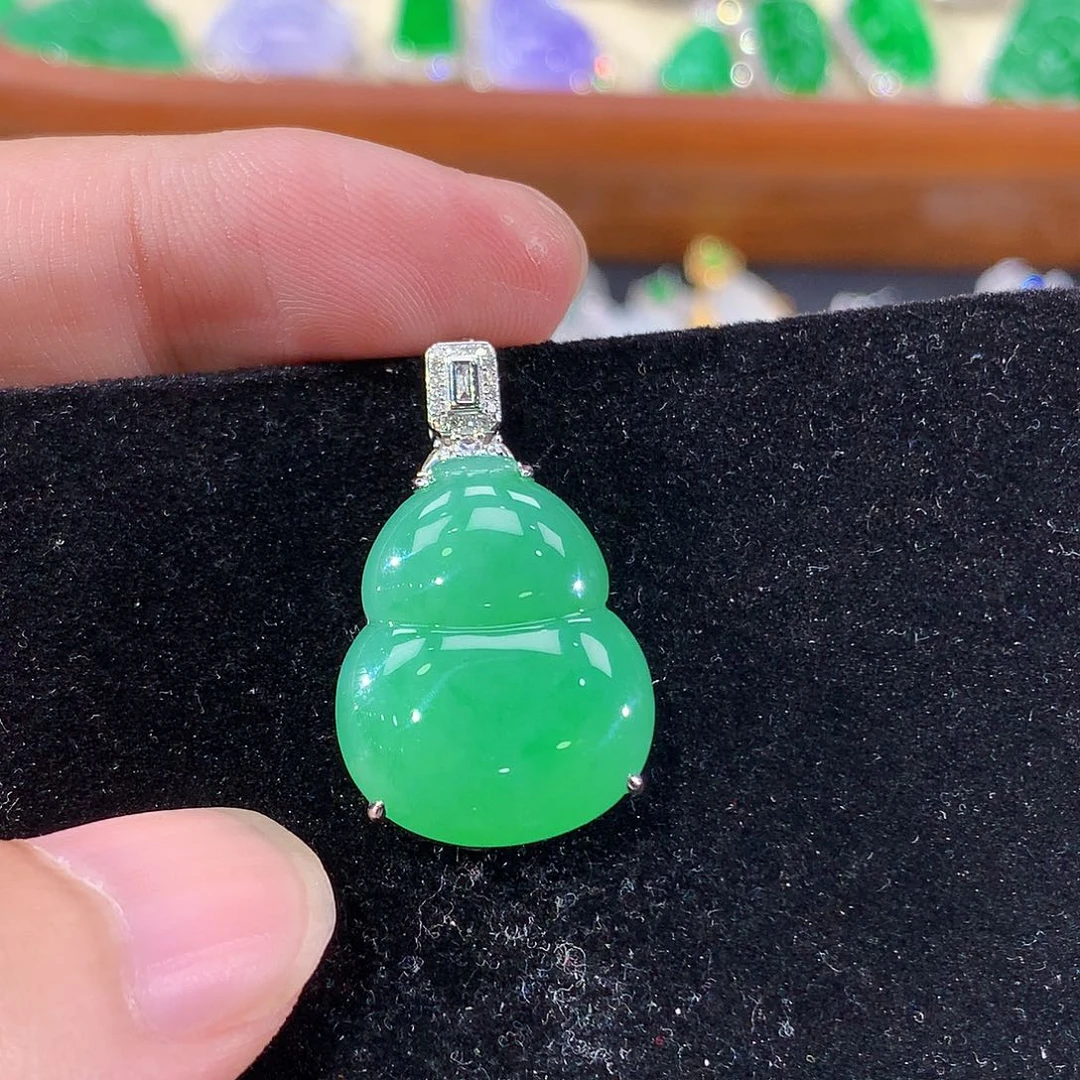 翡翠18K金镶嵌颈饰