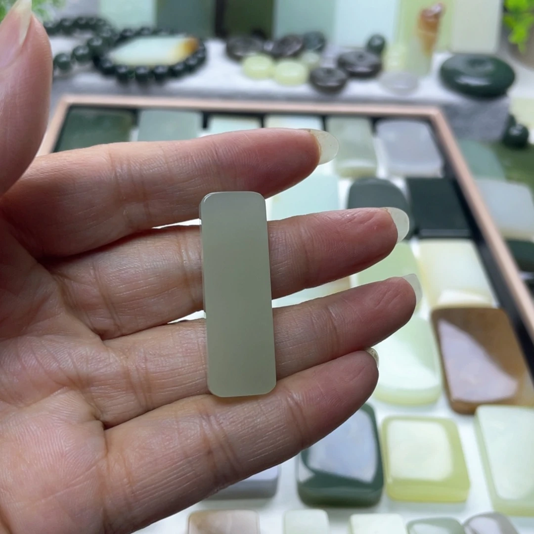 和田玉未镶嵌颈饰三**世