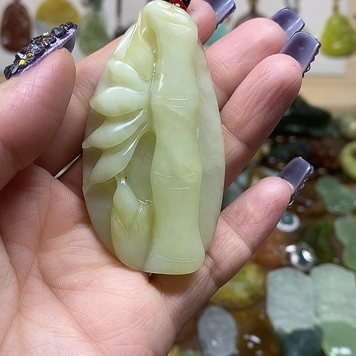 蛇纹石玉吊坠未镶嵌