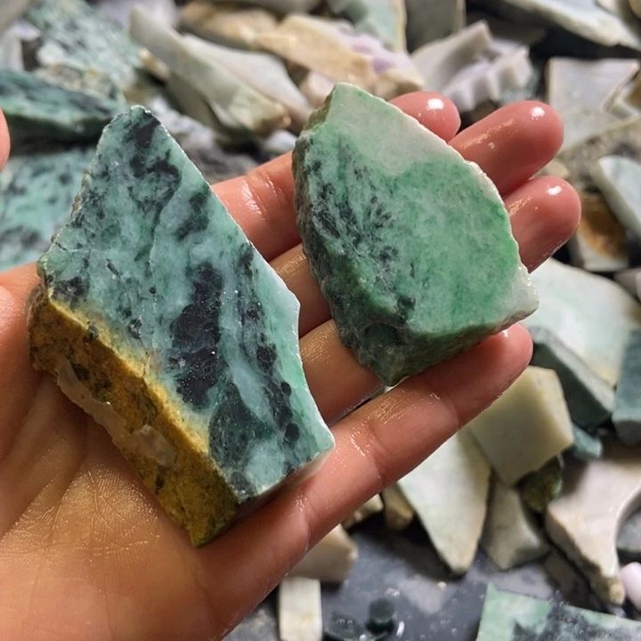 翡翠颈饰未镶嵌天然翡翠