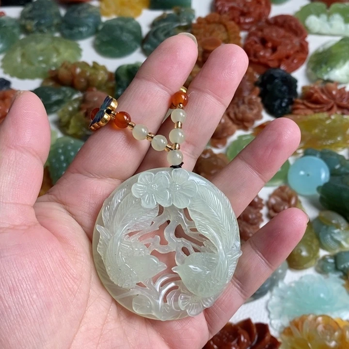 蛇纹石玉颈饰未镶嵌