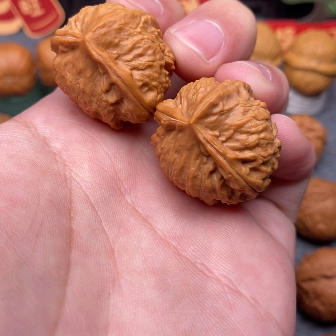 文玩核桃把件鹰嘴