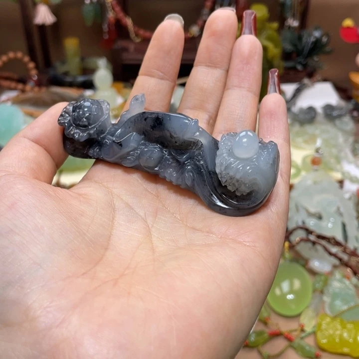 蛇纹石玉颈饰未镶嵌余****己