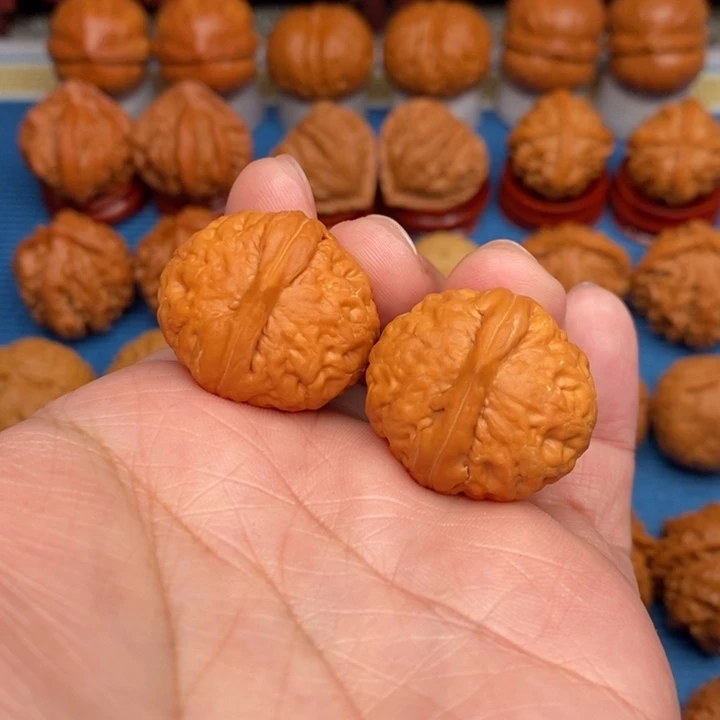 文玩核桃把件麒麟磨盘