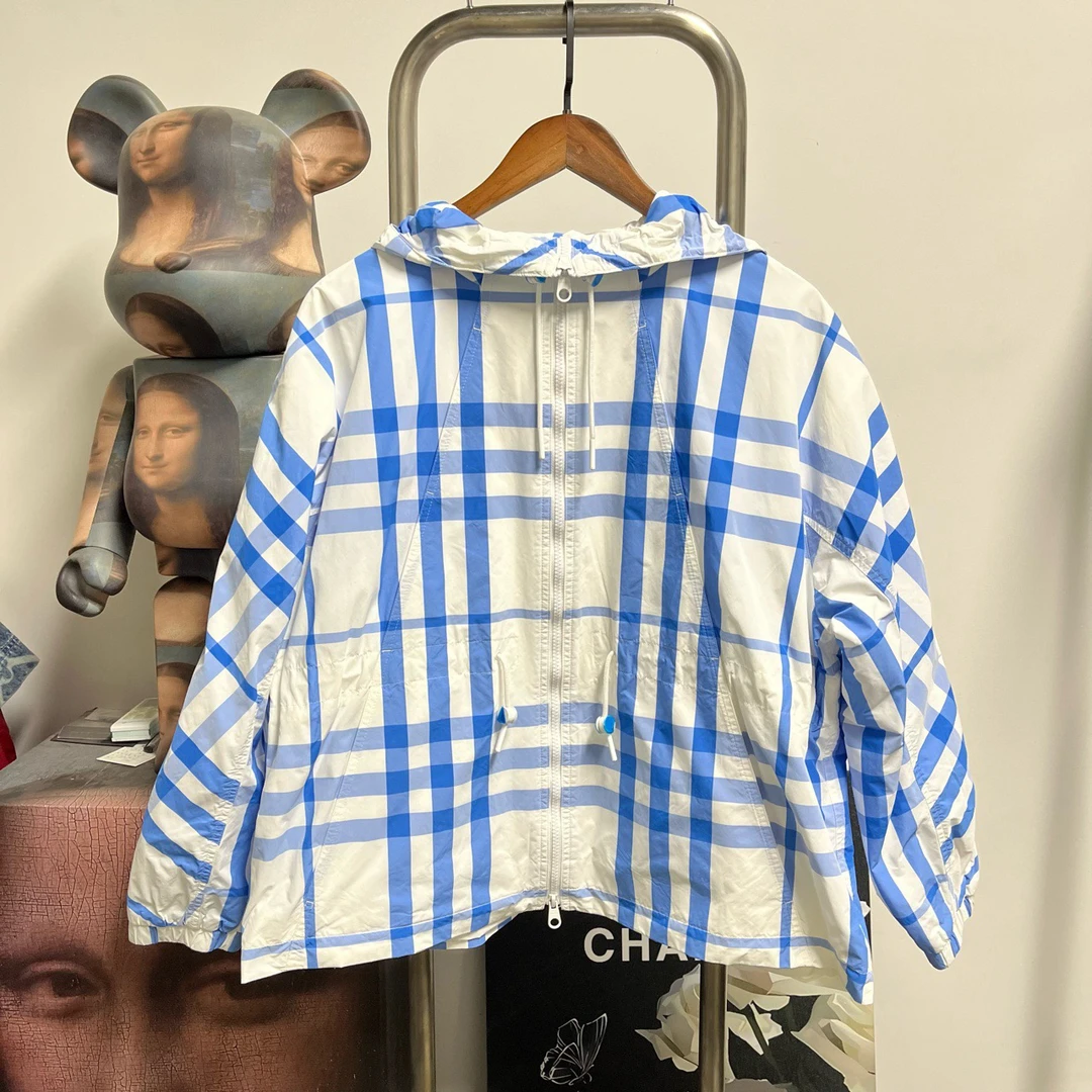 99新 BURBERRY/博柏利 冲锋衣N1615 尺码：36 衣长62 胸围62