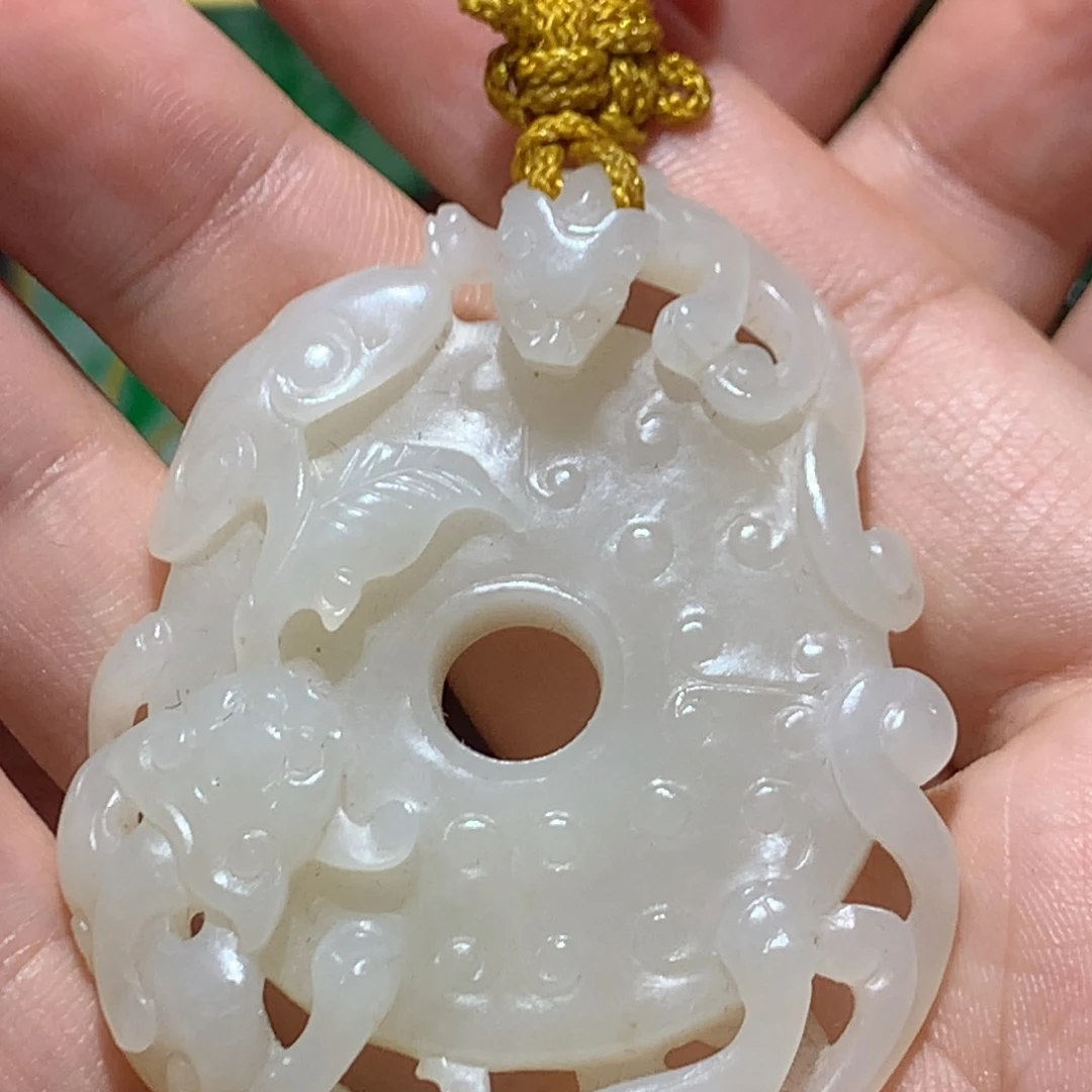 和田玉（糖玉）挂件未镶嵌为****。