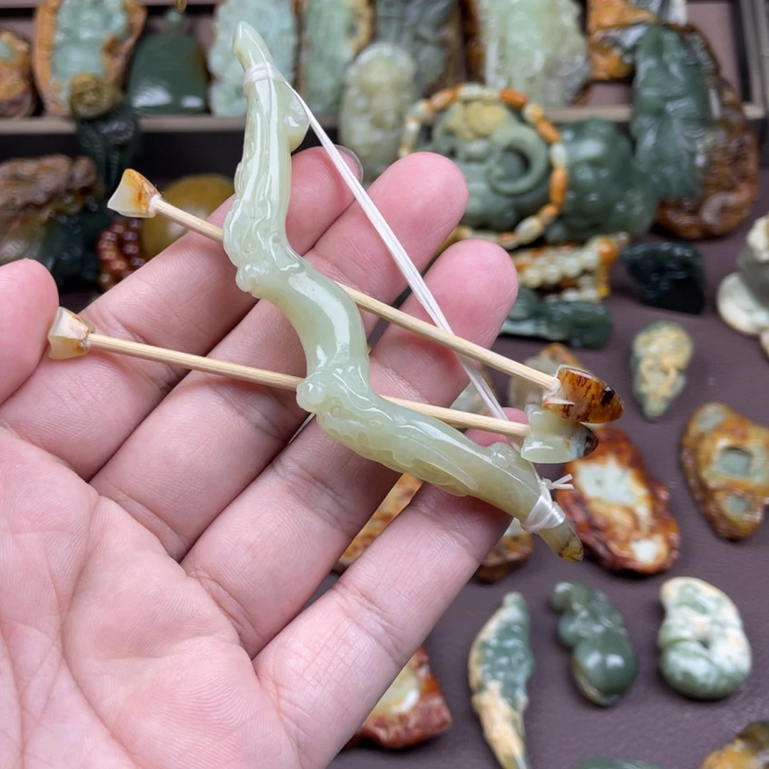 未镶嵌岫岩河磨玉（透闪石质玉）挂件肽*