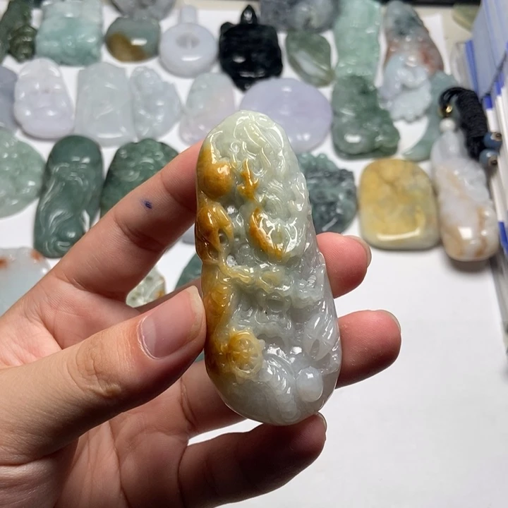 翡翠未镶嵌颈饰龙牌38