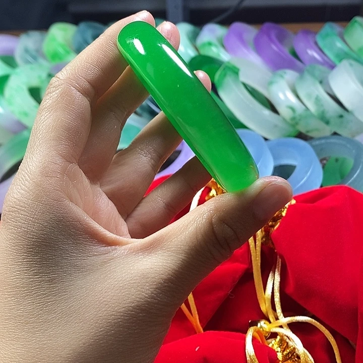 只买单纯的吊坠，没带链子，属的性质。