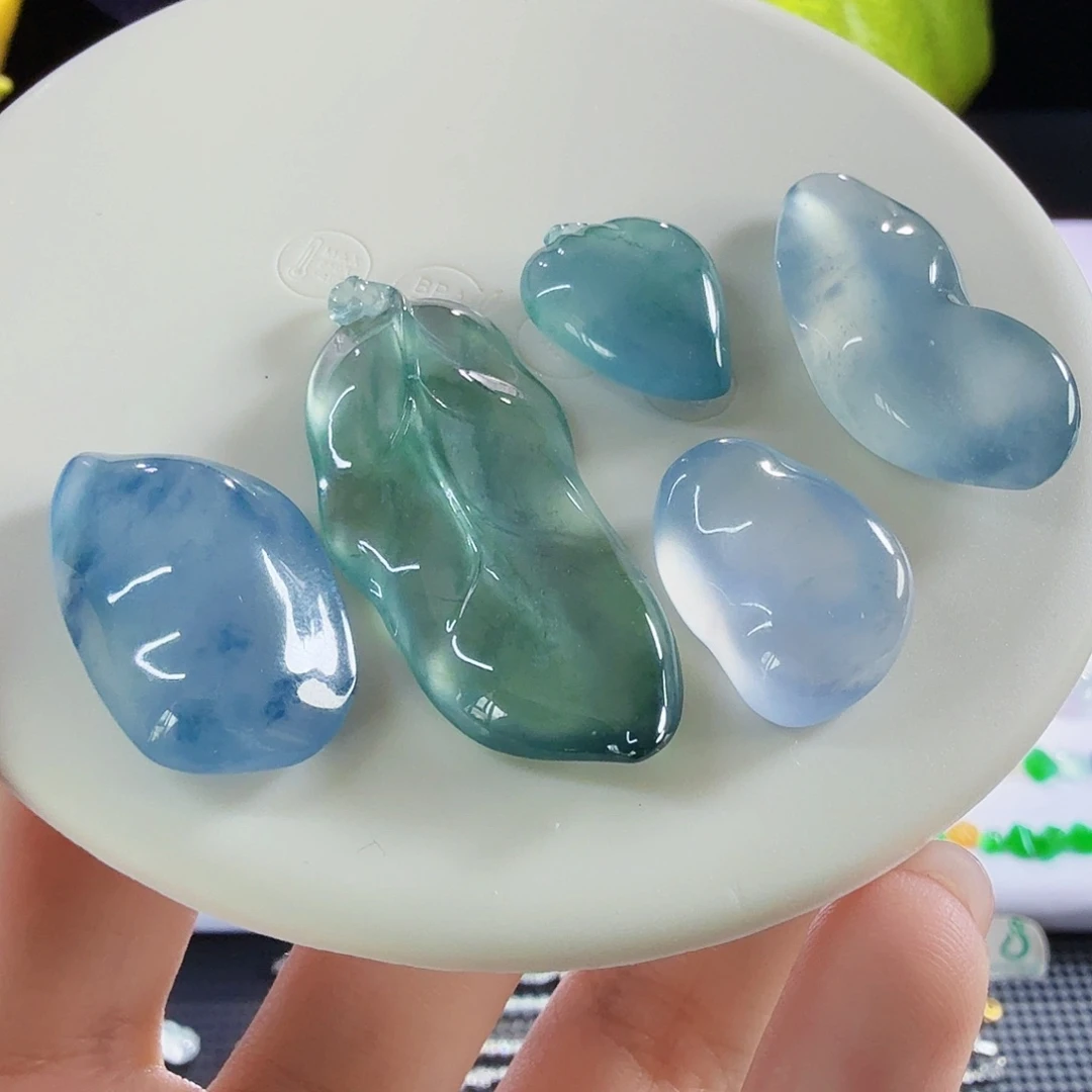 翡翠未镶嵌颈饰欢迎询价