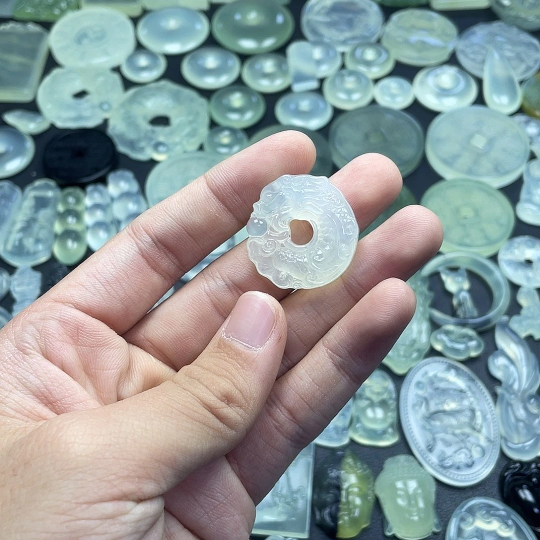 岫玉未镶嵌颈饰龙扣