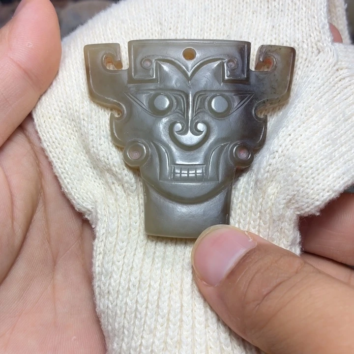 洺***锋和田玉未镶嵌挂件