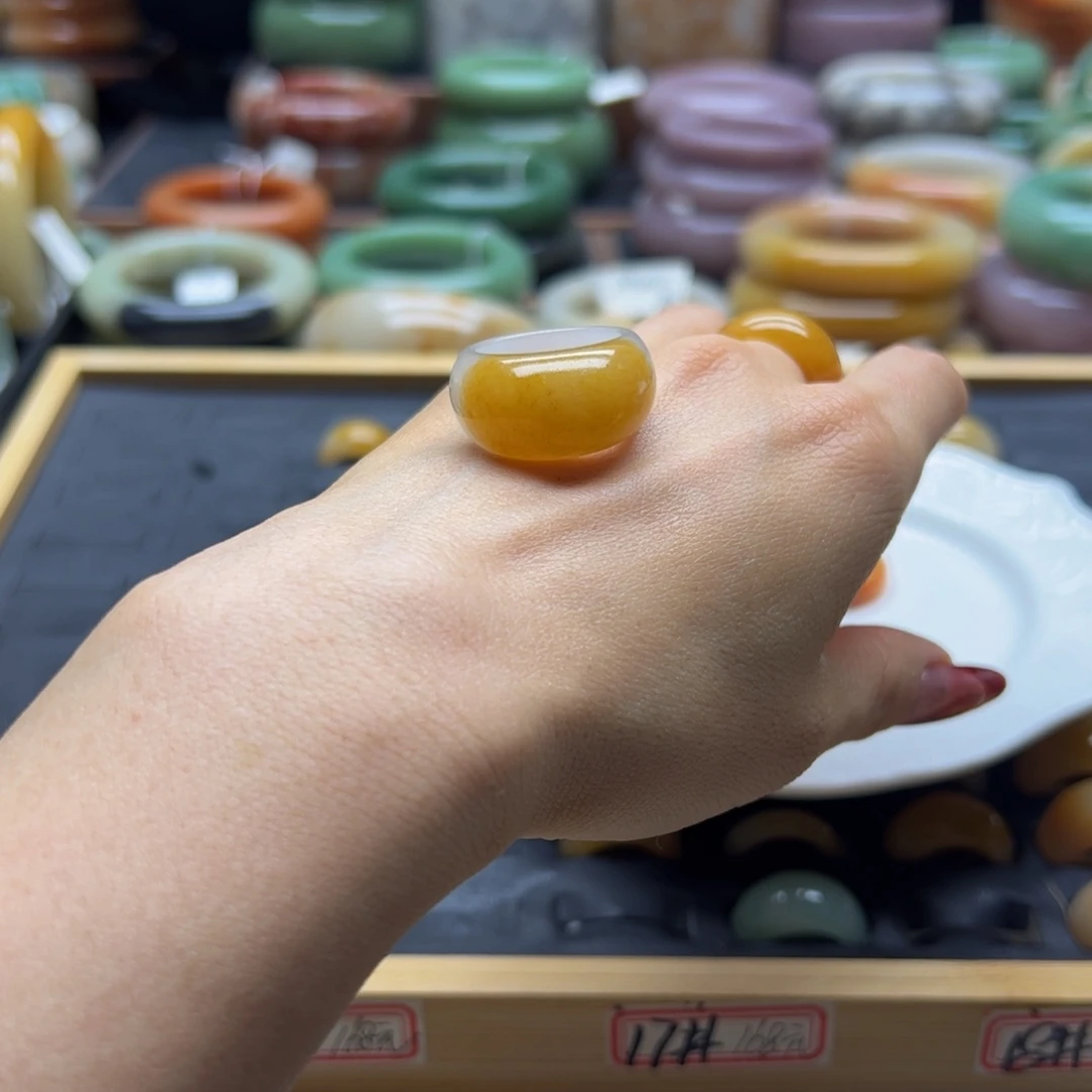 F***a石英岩玉未镶嵌手镯