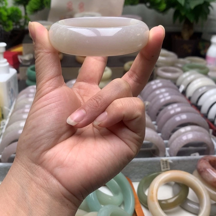 石英质玉未镶嵌手镯