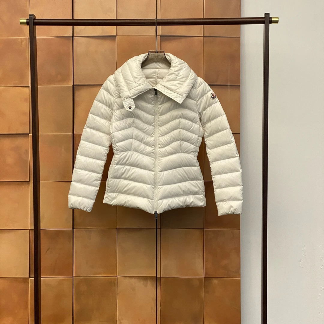 99新 MONCLER Moncler Auline白色刺绣徽标羽绒服/1码/抽丝/29868