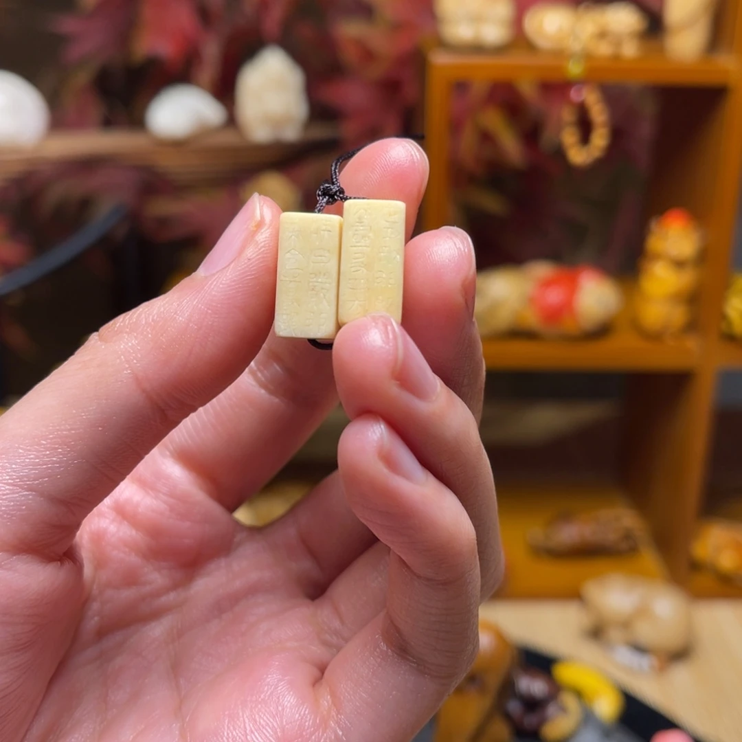 张***之鹿骨把件精工配饰一对