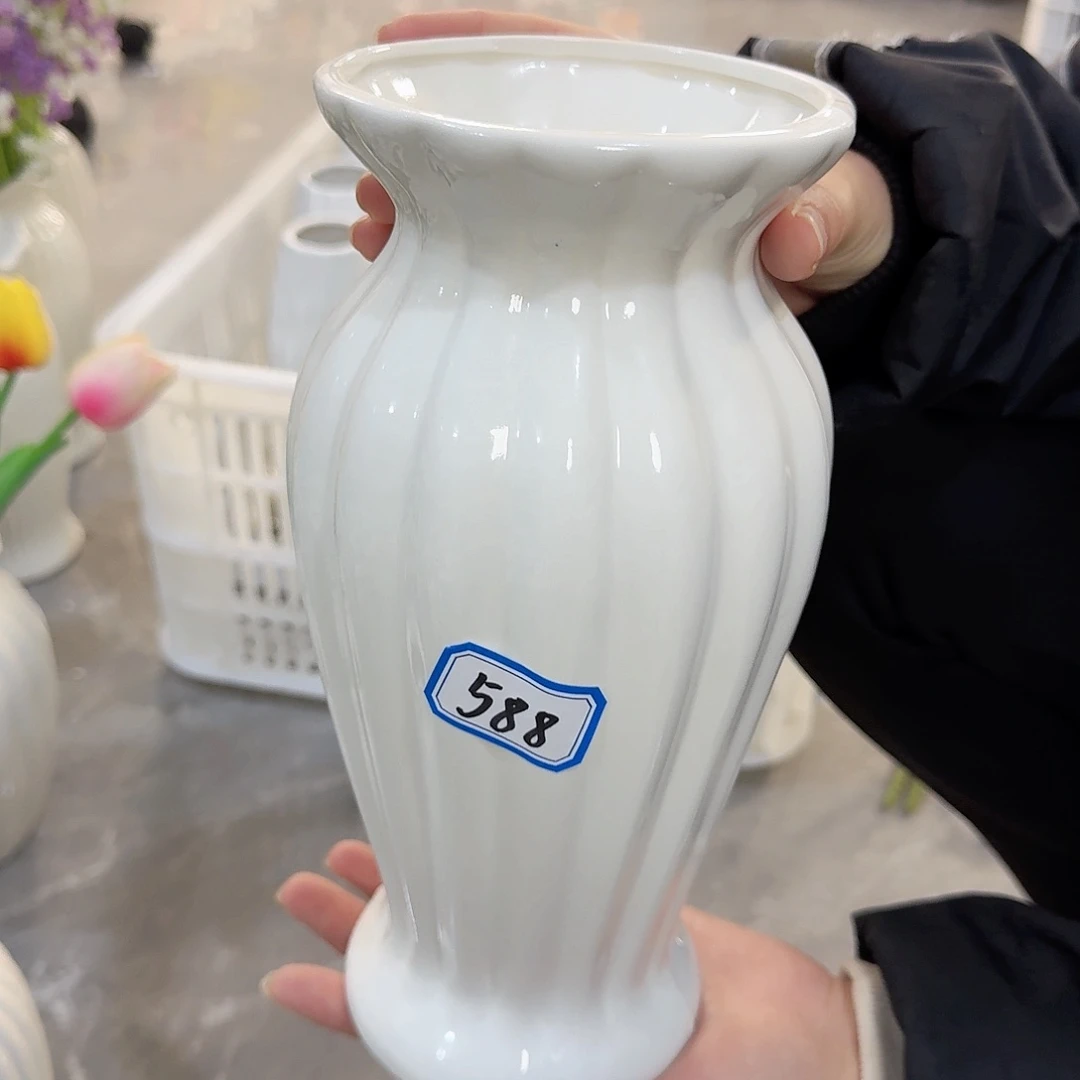 瓶588号白色陶瓷高25厘米微瑕一个