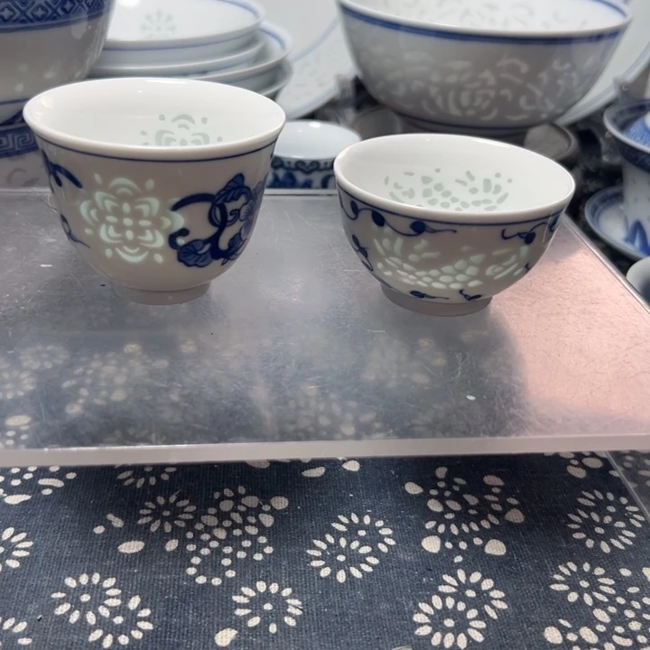 手绘雕刻小茶杯各一个