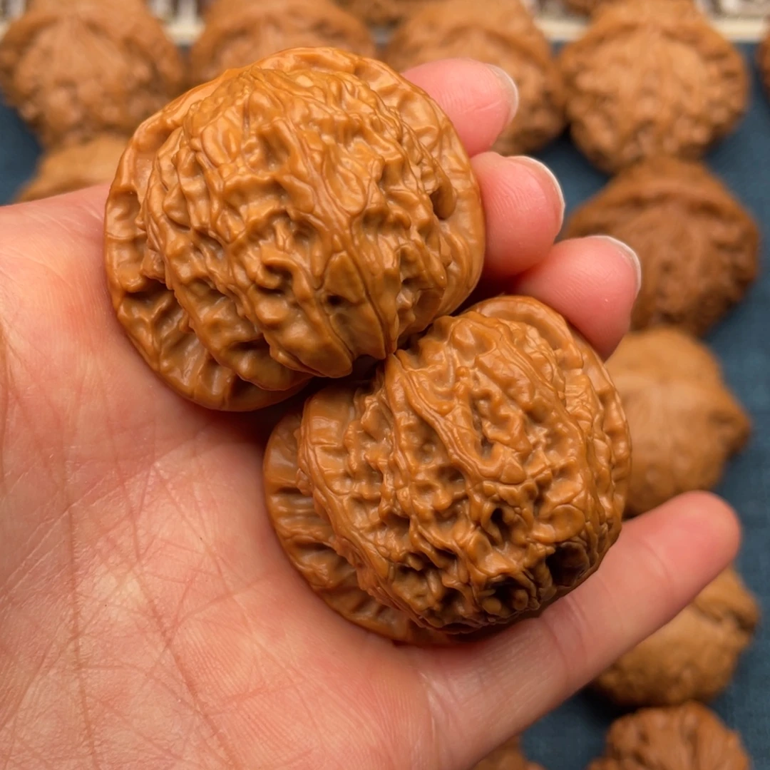 文玩核桃把件39红皮闷白