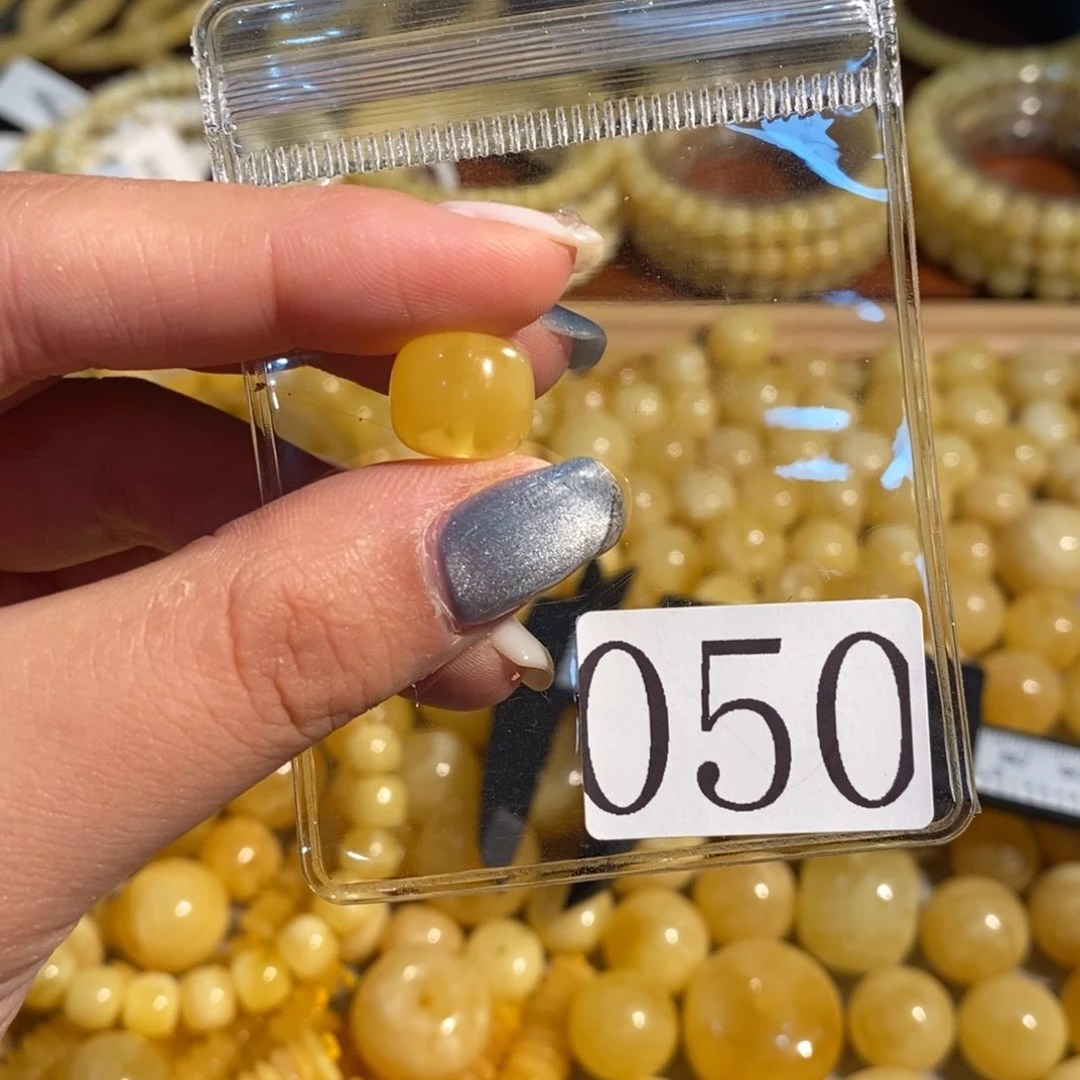 未镶嵌琥珀珠宝奇石050