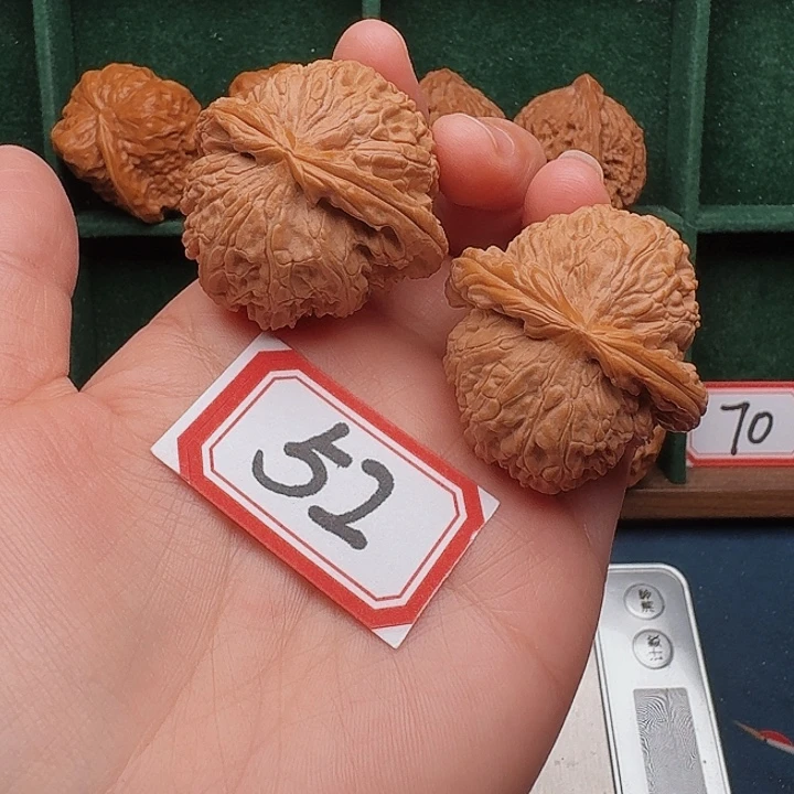 吊坠文玩核桃白狮子41尺