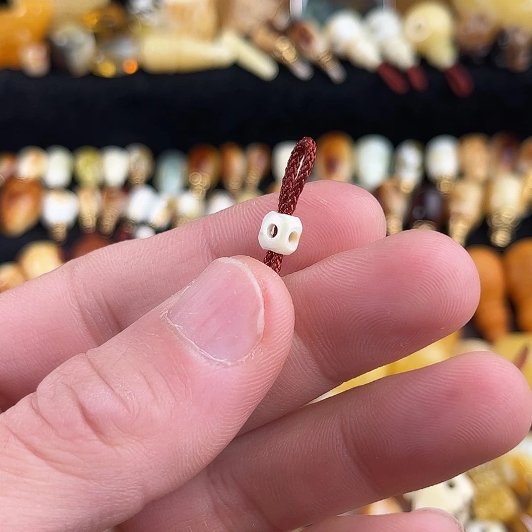 蜜蜡未镶嵌珠宝奇石线束，背云