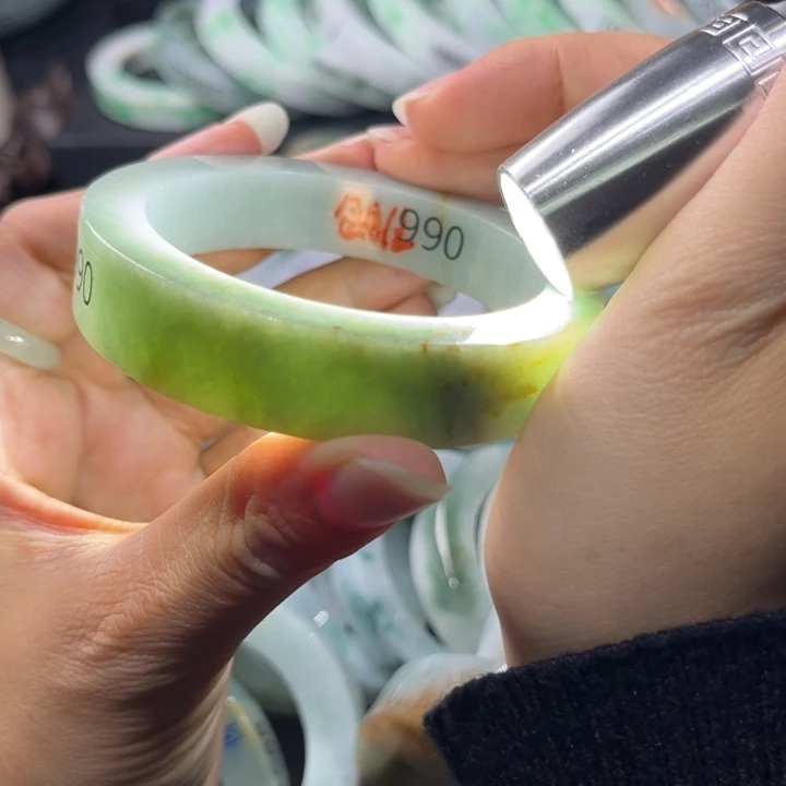 定制翡翠未镶嵌手镯