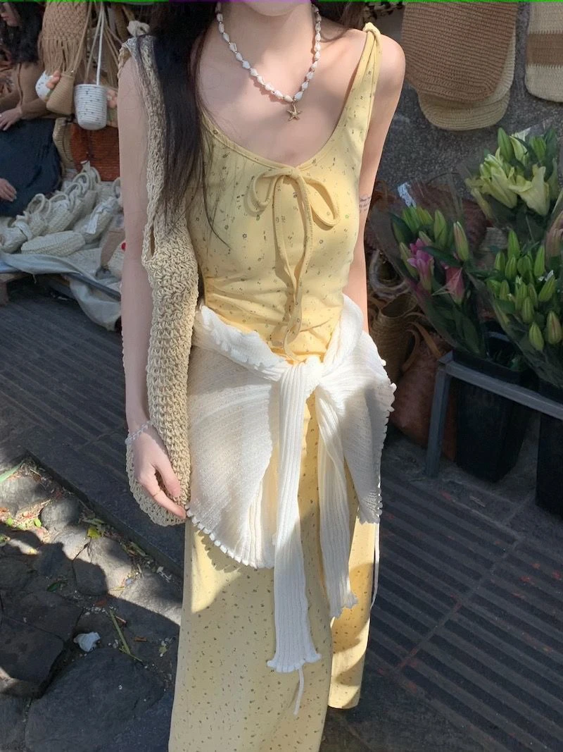 法式碎花蝴蝶结吊带连衣裙女新款气质修身显瘦一秒别致裙子辣妹