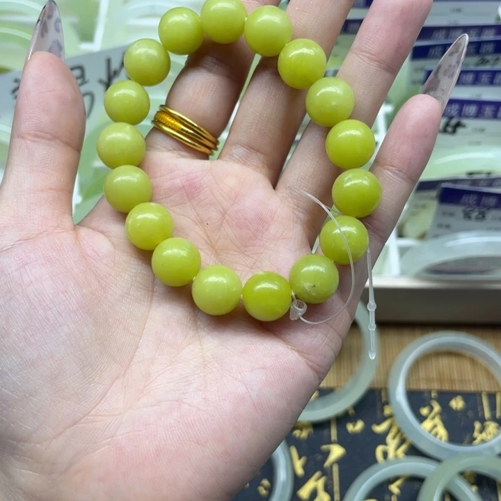 蛇纹石玉手镯未镶嵌是***子