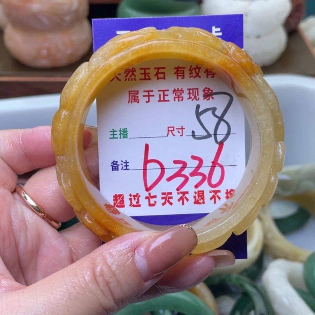【闪购商品】未镶嵌手镯（圆镯）石英质玉