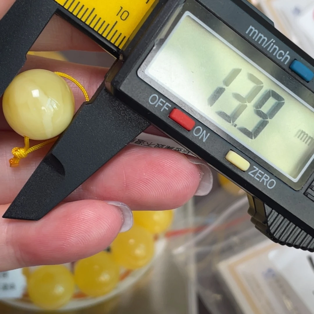 未镶嵌琥珀裸石蜜蜡140