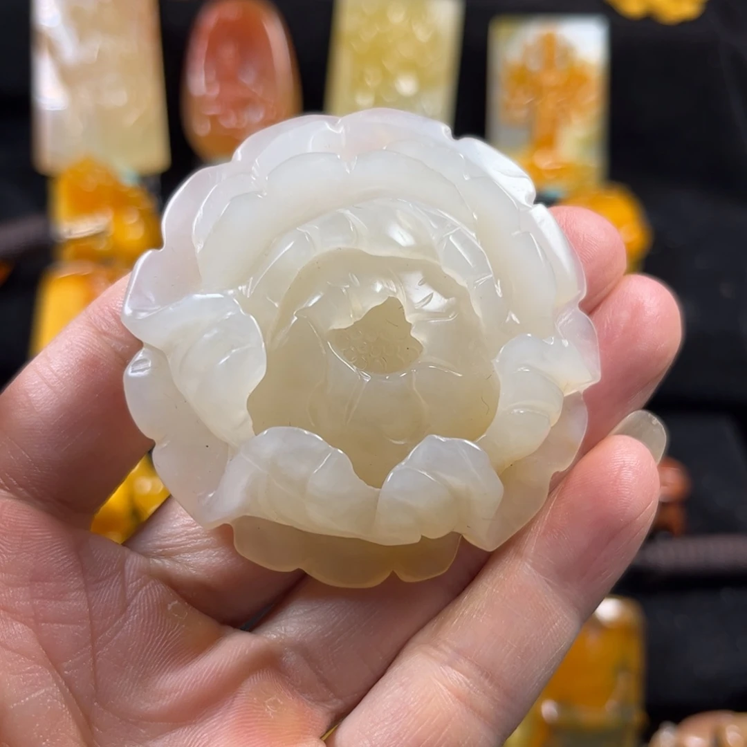 石英质玉（黄龙玉）未镶嵌颈饰