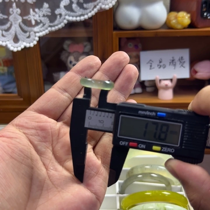 蛇纹石玉未镶嵌手镯555