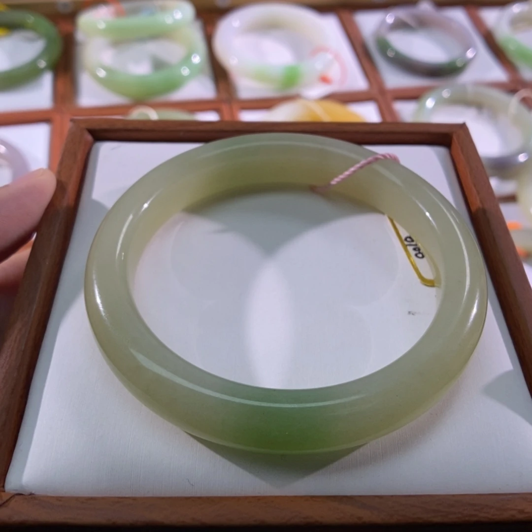 【闪购商品】未镶嵌手镯和田玉（翠青玉）