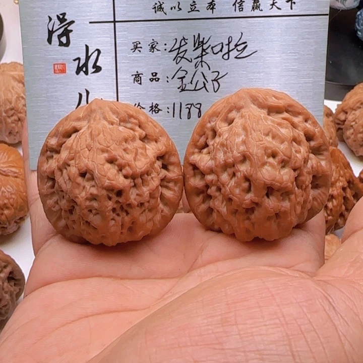 发***啦吊坠桃核金公子帽