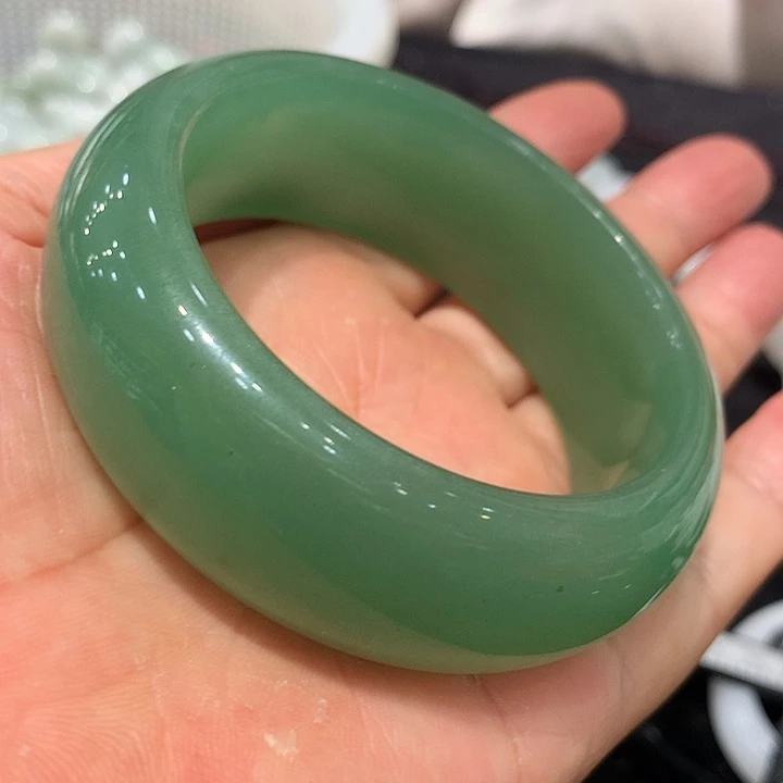 岫岩河磨玉（透闪石质玉）手镯未镶嵌