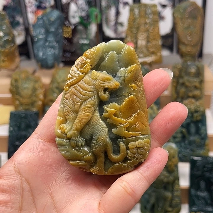 翡翠未镶嵌颈饰天然翡翠a货老虎