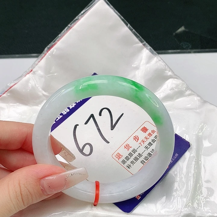 翡翠手镯未镶嵌翡翠手镯