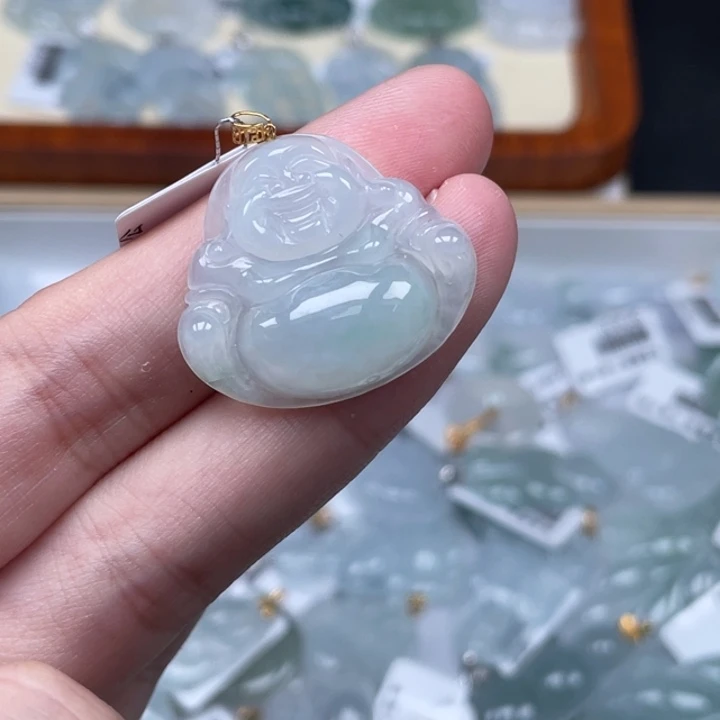 翡翠18K金镶嵌颈饰佛公