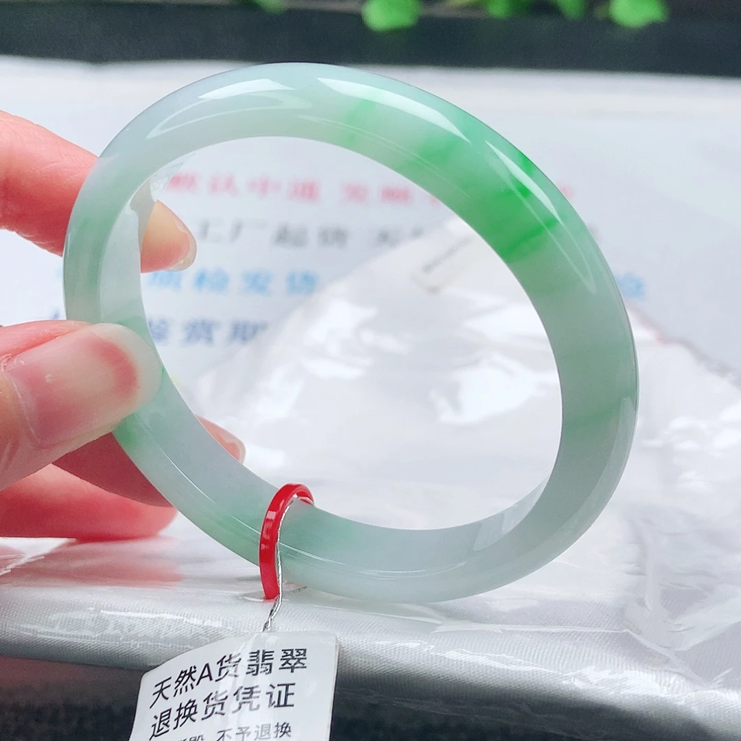 翡翠未镶嵌手镯54贵妃