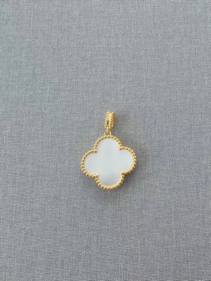 18k黄20mm白贝母四叶草吊坠（赠随机合金链）