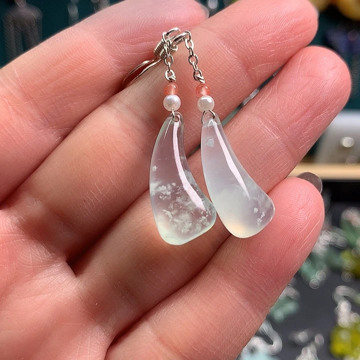 未镶嵌蛇纹石玉耳饰